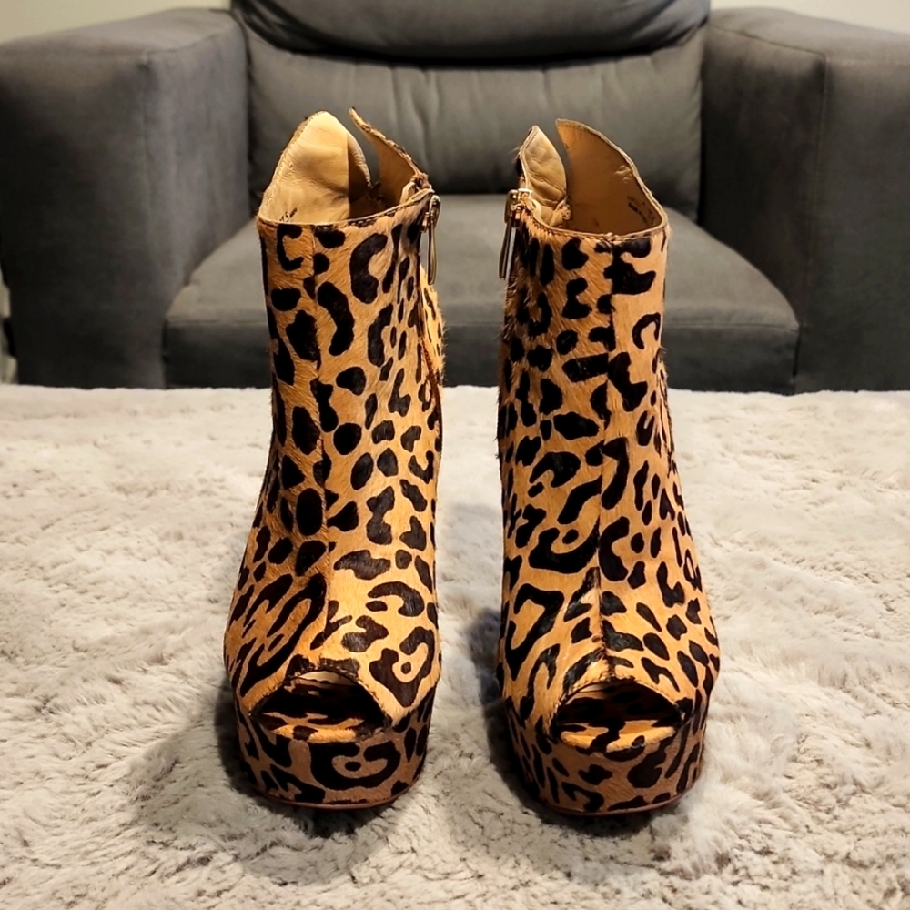 Women's Kristin Cavallari (Chinese Laundry)Horse Hair leopard Open Toe  Size 7